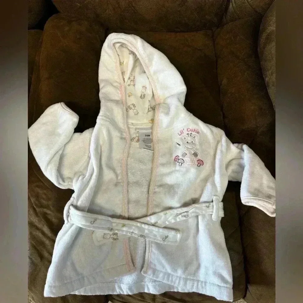Baby’s bath robe.